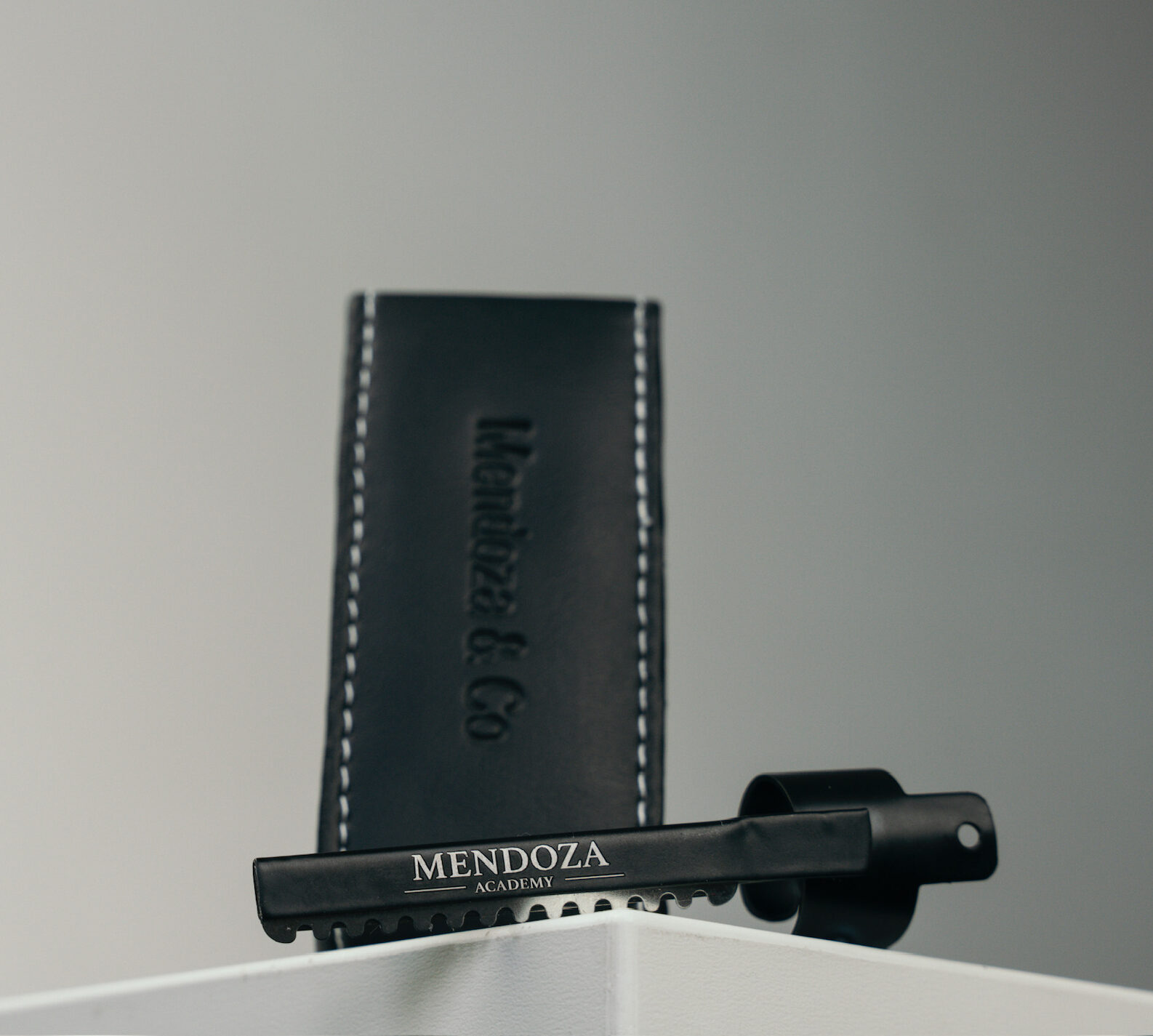 M&CO Finger Razor | Mendoza Academy